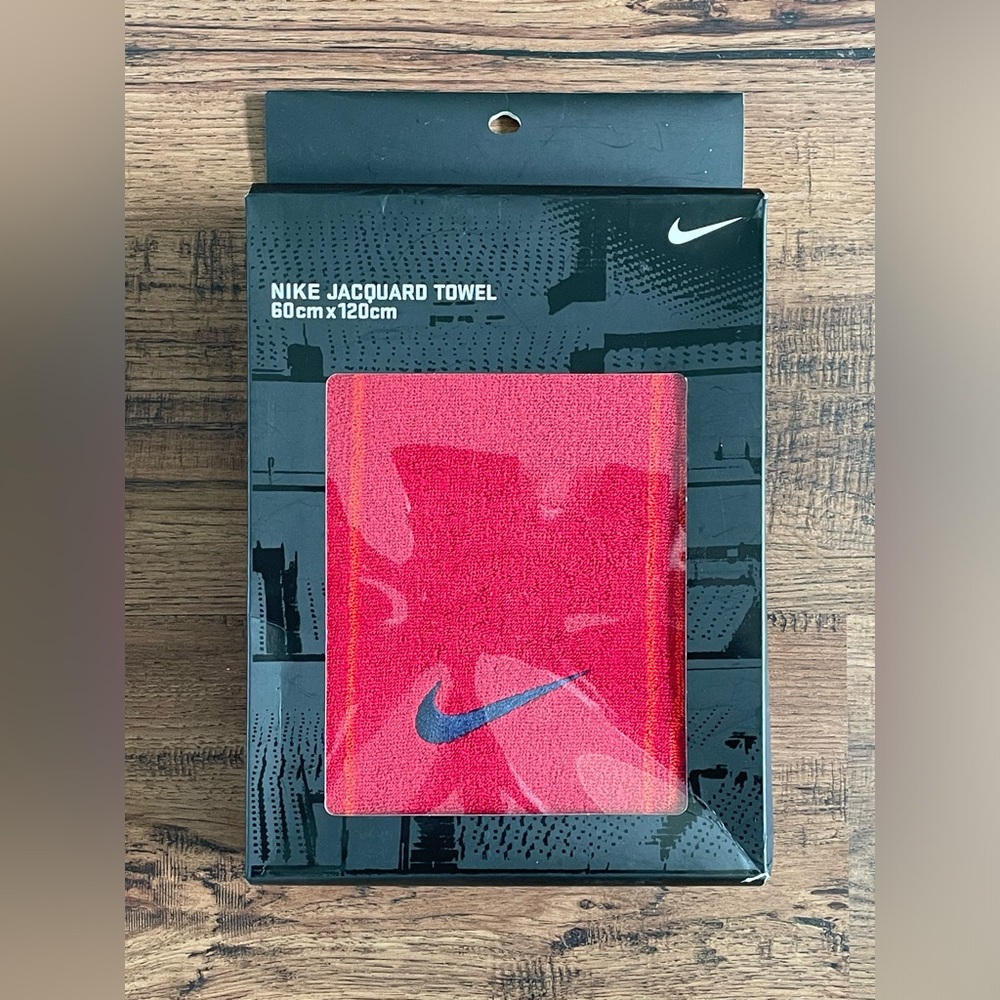 Nike Striped Jacquard Towel ‘Red’ (size 60cmx120cm)